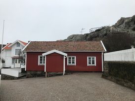 Stuga vid havet på Tjörn, Skärhamn i  Bohuslän.