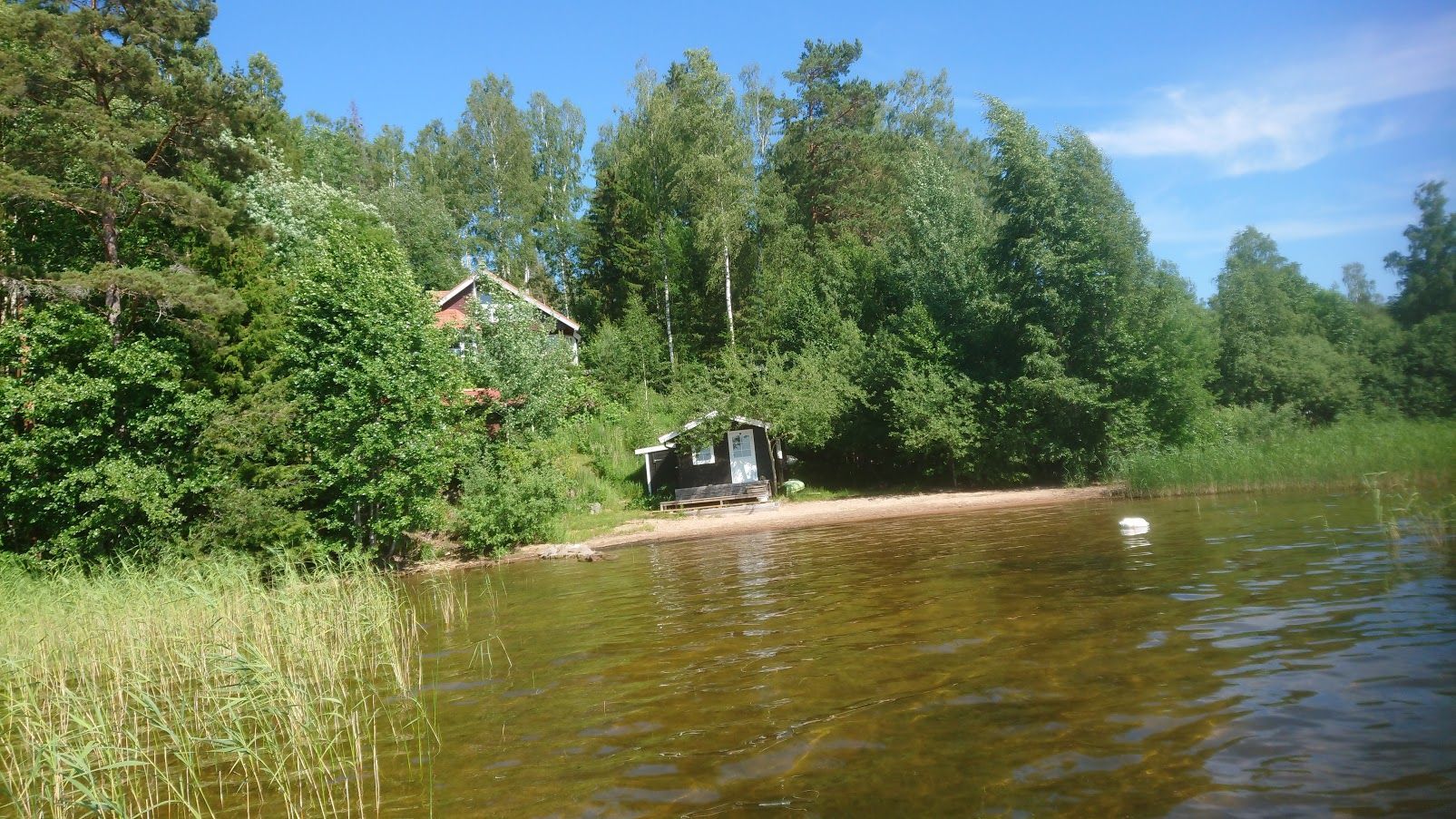 Sommarparadis med egen sandstrand – bild 3 av 17