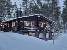 Funäsdalen - timrad souterrängstuga 10 + 2 bäddar
