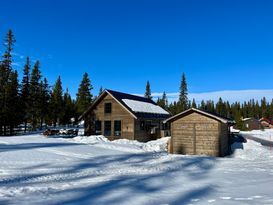 Nybyggd fjällstuga i härliga Höglekardalen