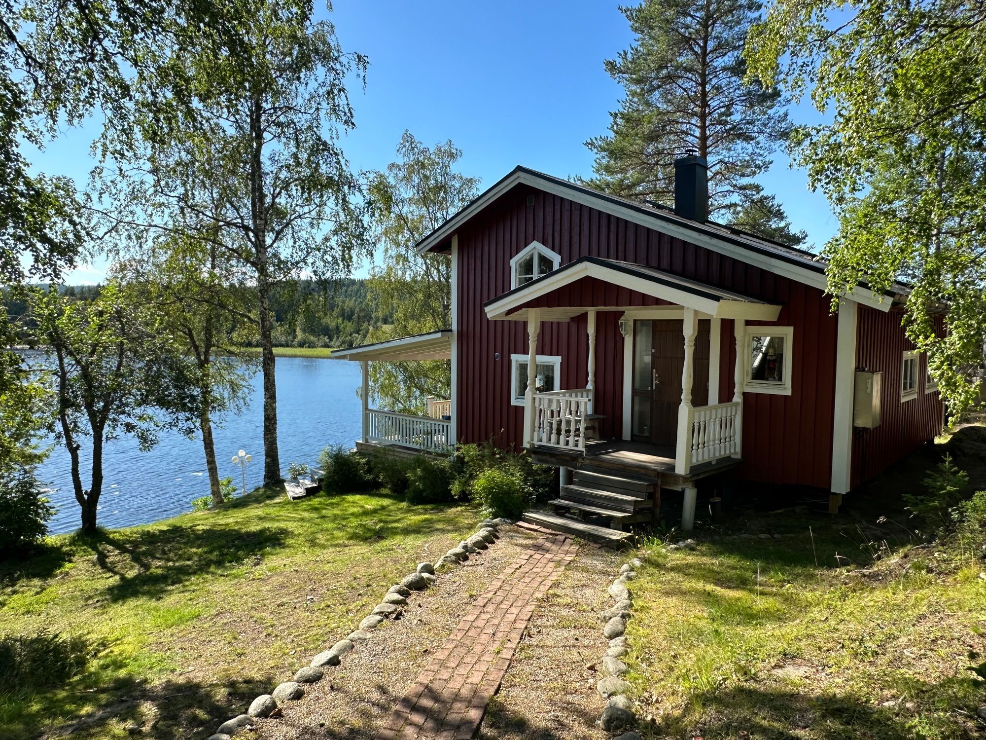 Stuga med sjötomt – bild 12 av 24