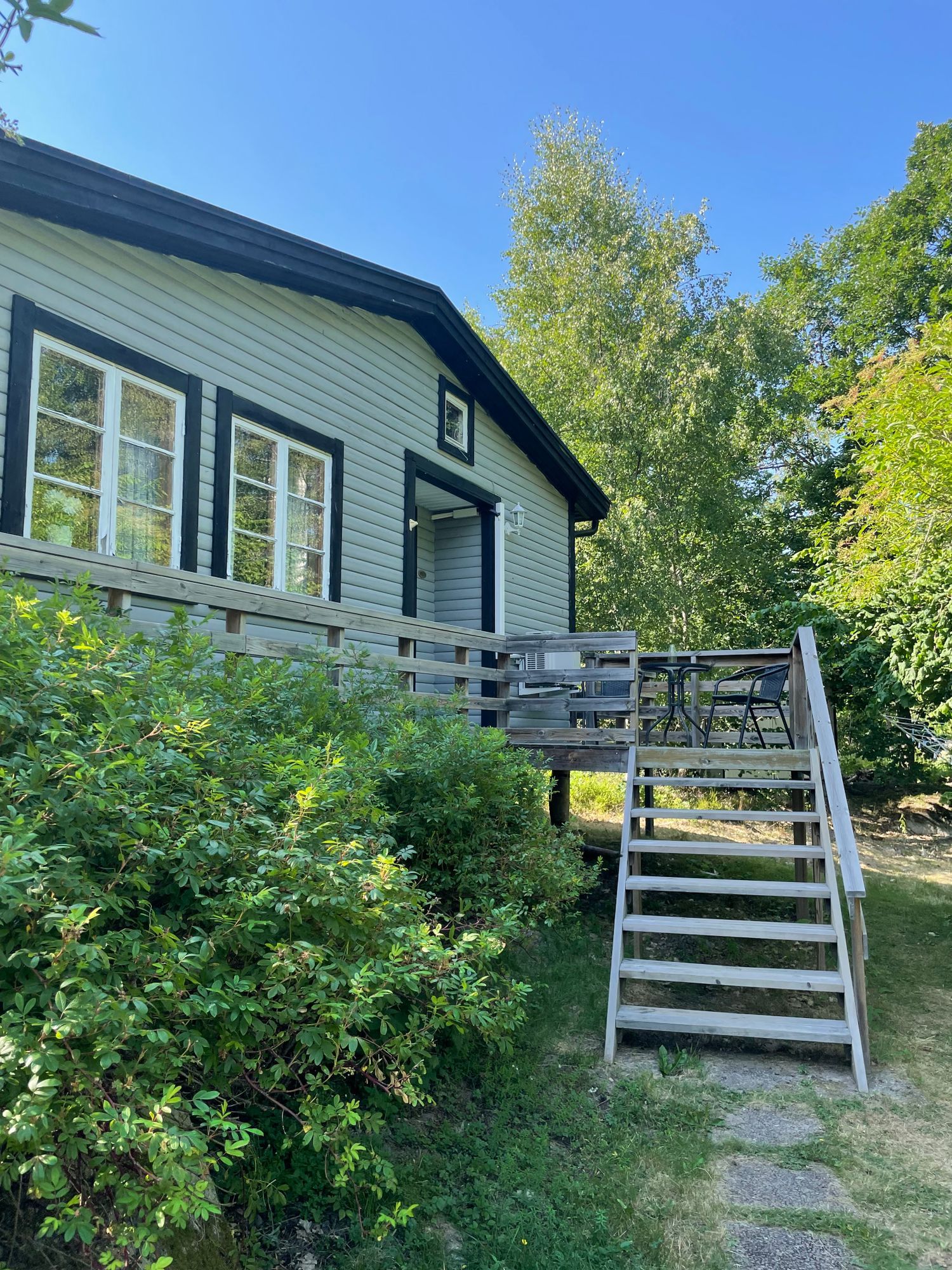 Strandnära stuga i naturskön miljö – bild 4 av 24