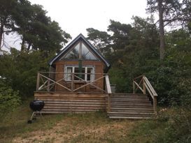 Fräscht litet hus vid havet i Brissund nära Visby!