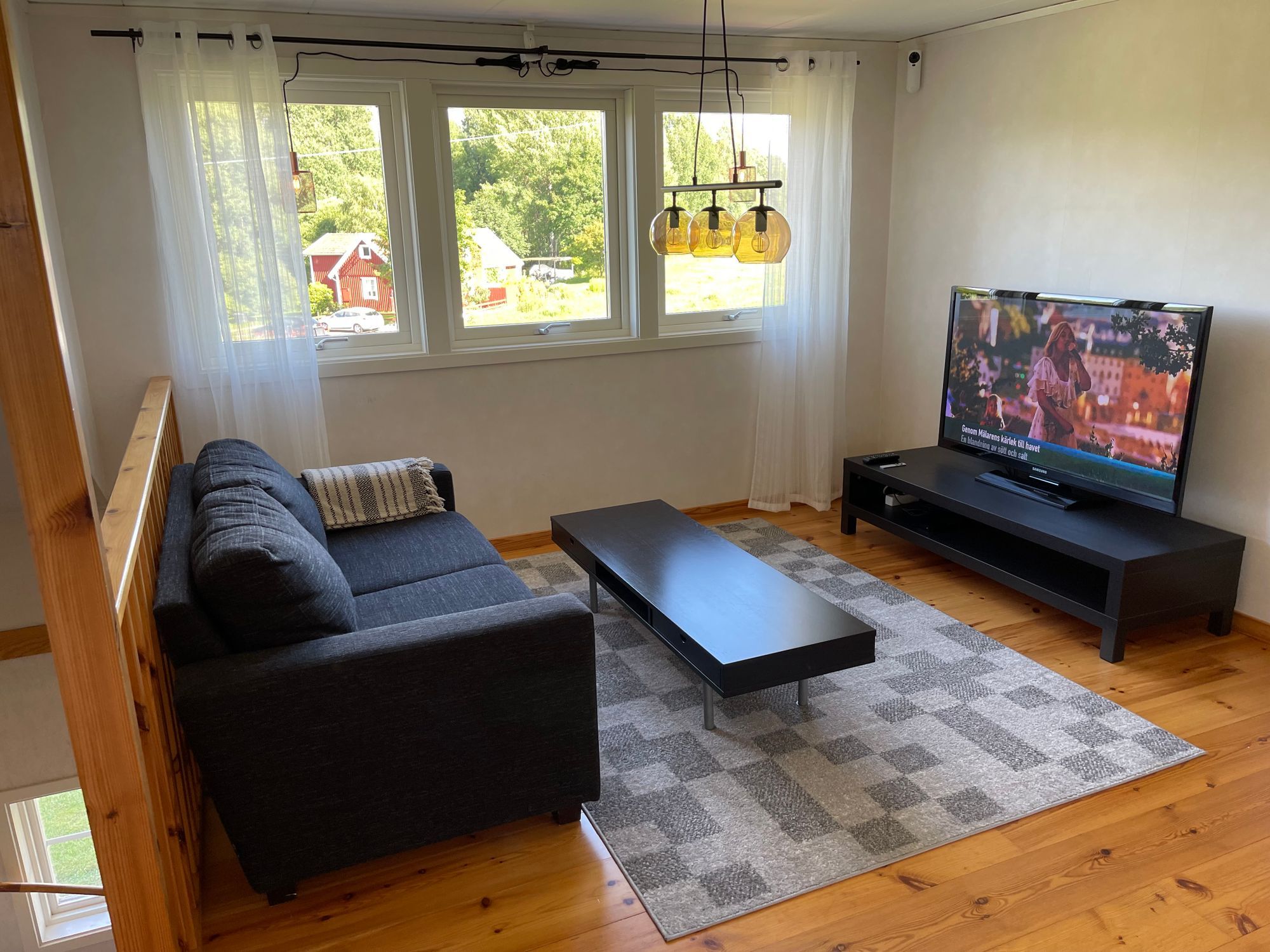 Hus på lantgård nära sjö, skog och staden Växjö – bild 20 av 24