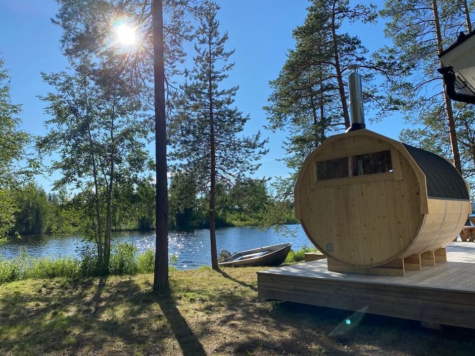 Cozy forest cabin by the lake – bild 7 av 24