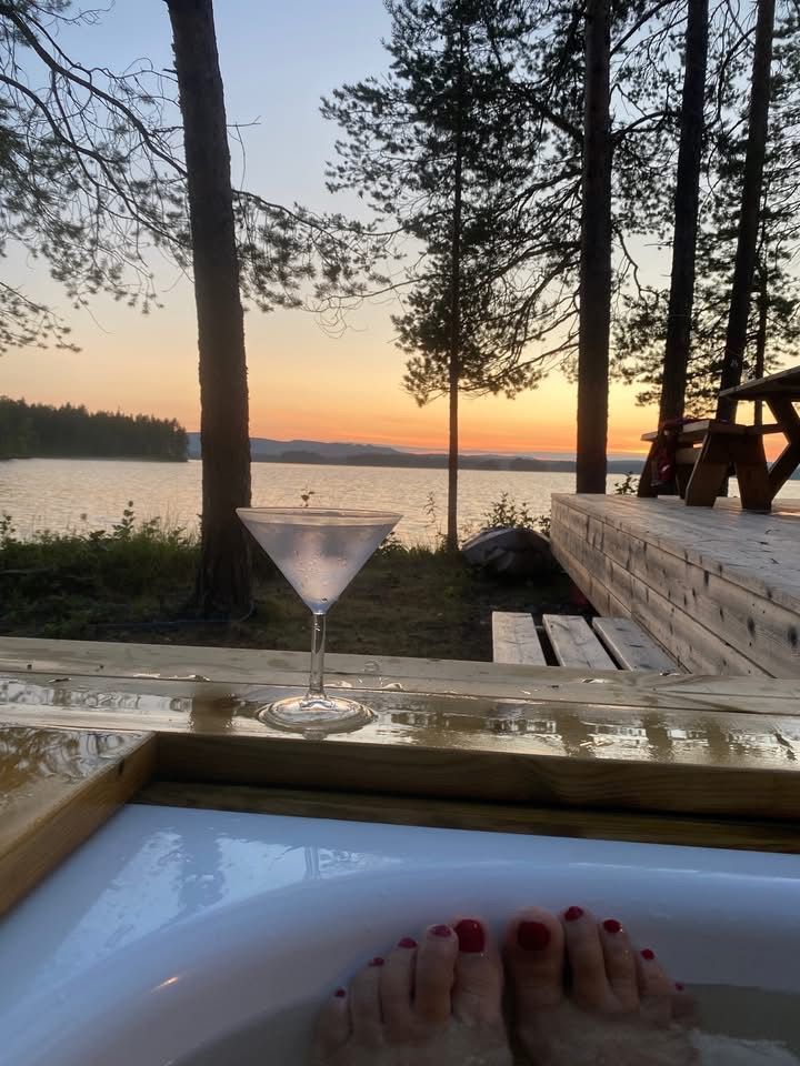 Cozy forest cabin by the lake – bild 22 av 24