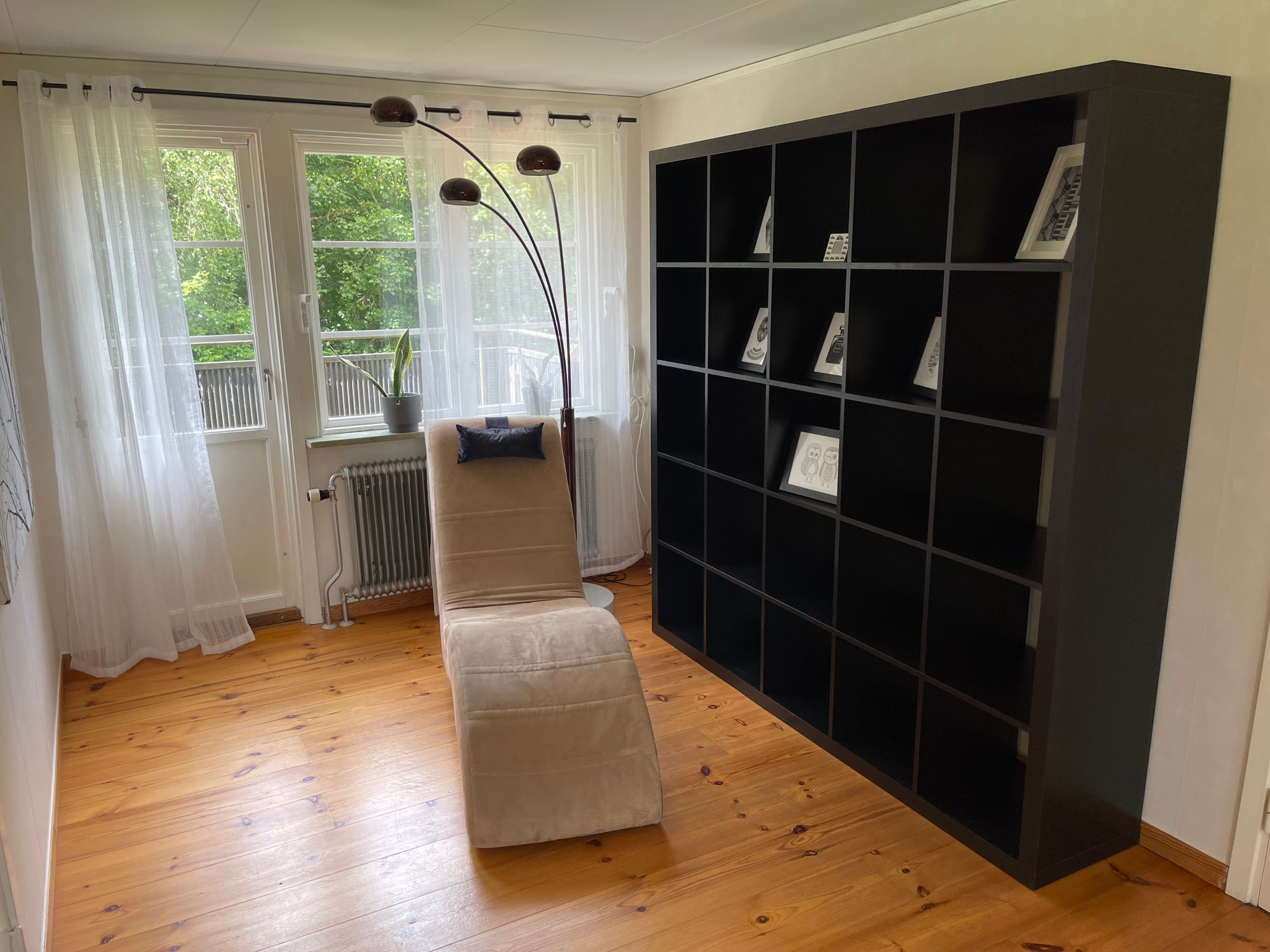 Hus på lantgård nära sjö, skog och staden Växjö – bild 19 av 24