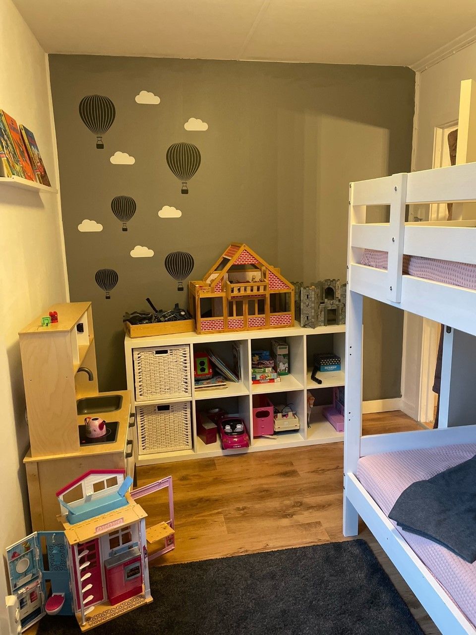 Stuga med egen pool vid badsjö. – bild 20 av 22