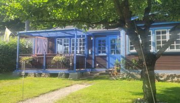 Underbart charmig och unik stuga med havsutsikt