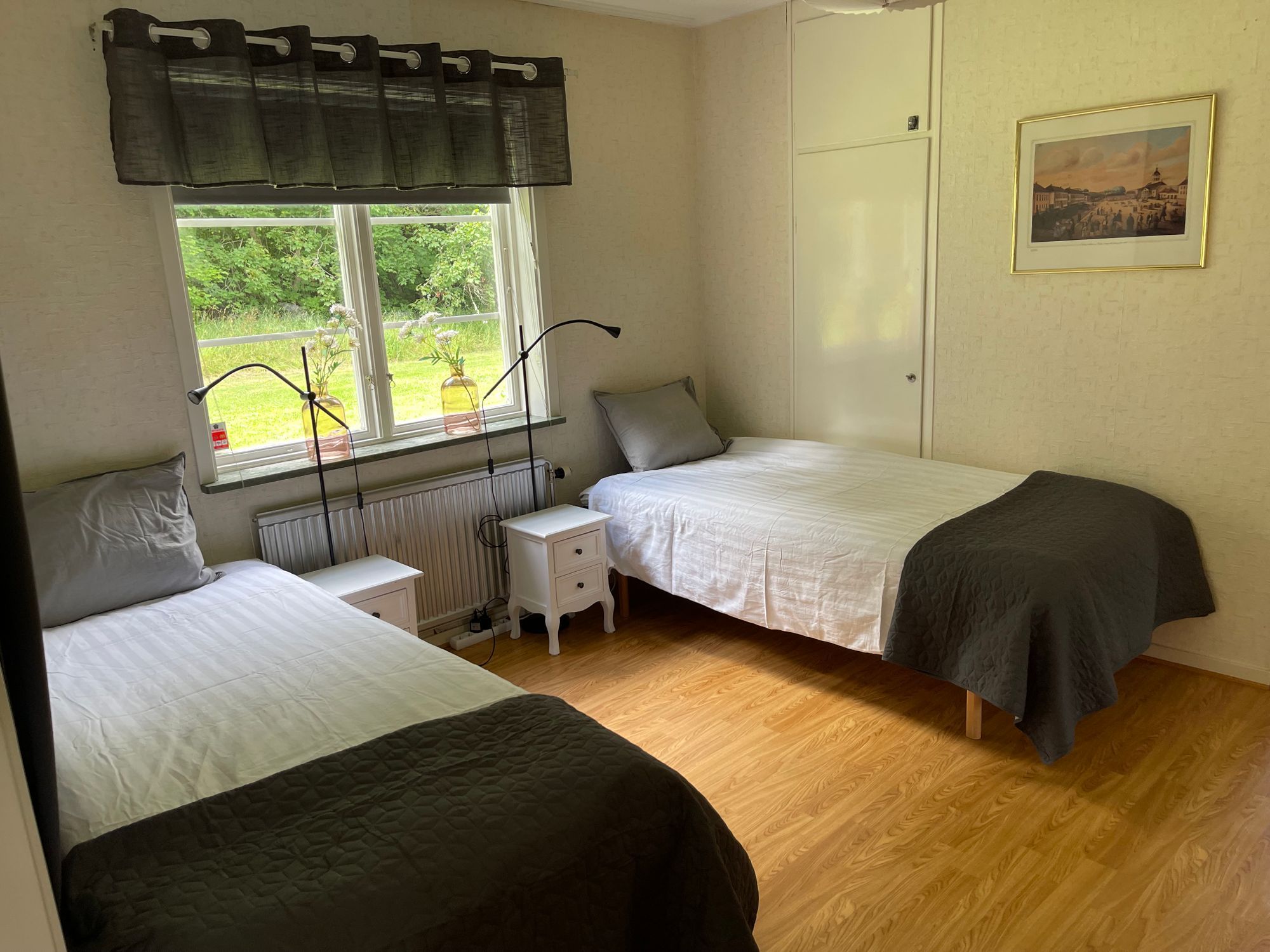 Hus på lantgård nära sjö, skog och staden Växjö – bild 16 av 24