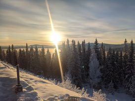 4 sovrum, utsikt, bastu, eldstad, ski in/out!