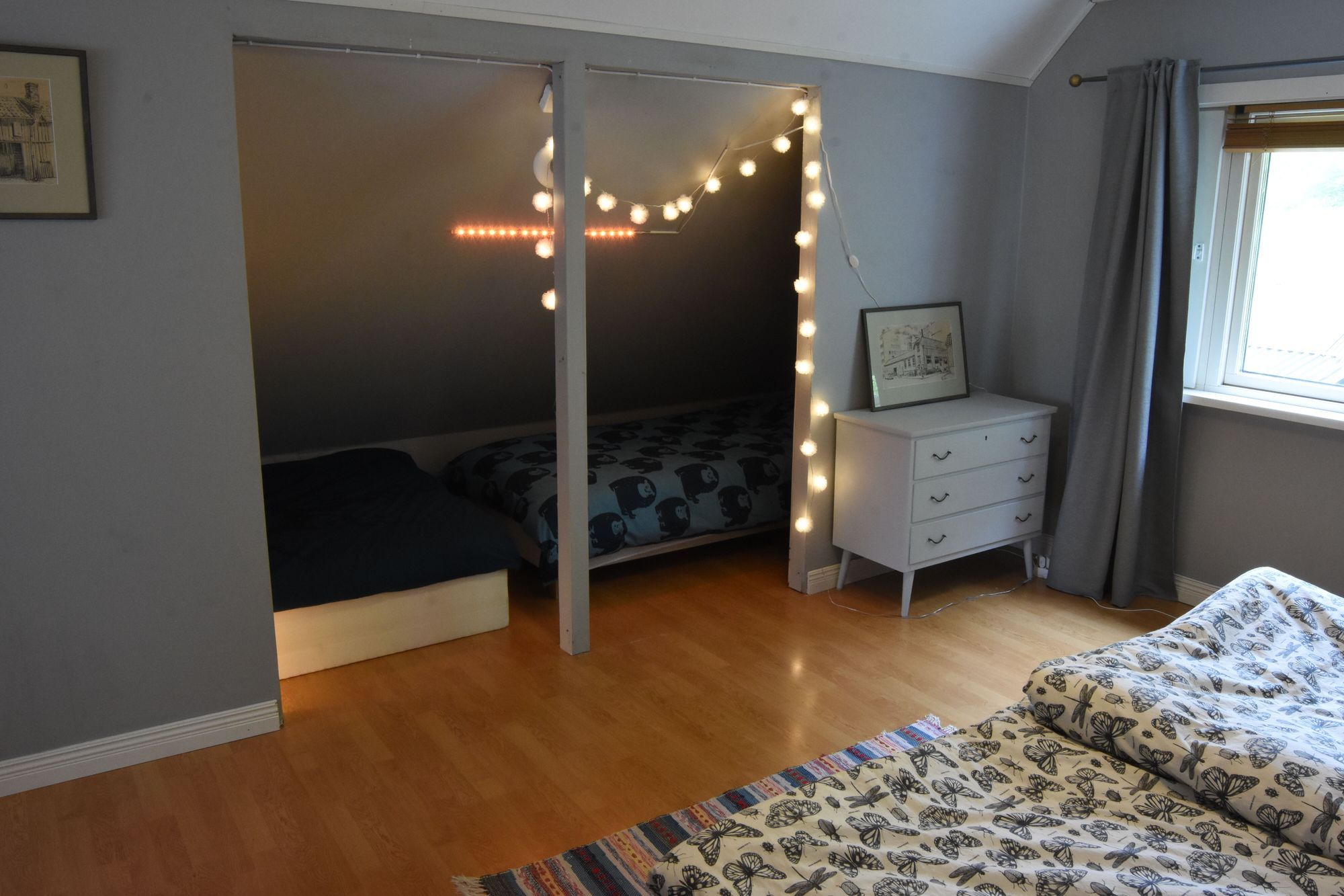 Charmigt hus med plats för två familjer – bild 8 av 13