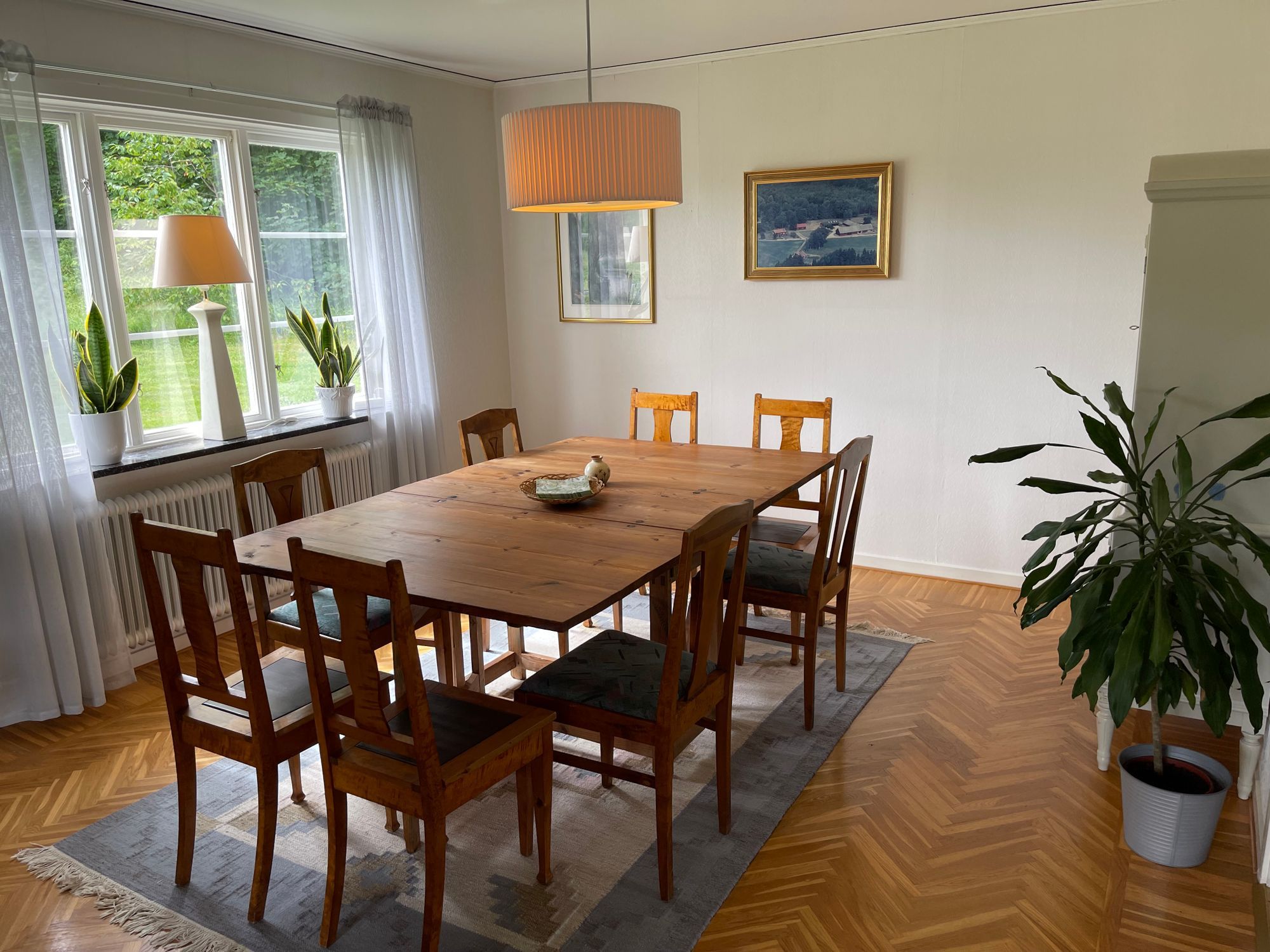 Hus på lantgård nära sjö, skog och staden Växjö – bild 15 av 24