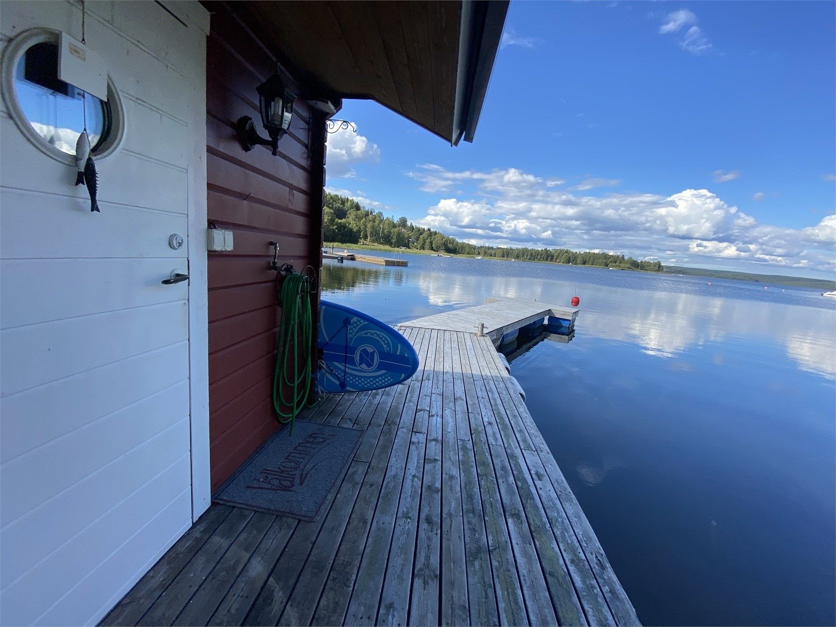 Lyxig villa med strandtomt, pool och pizzaugn – bild 4 av 24