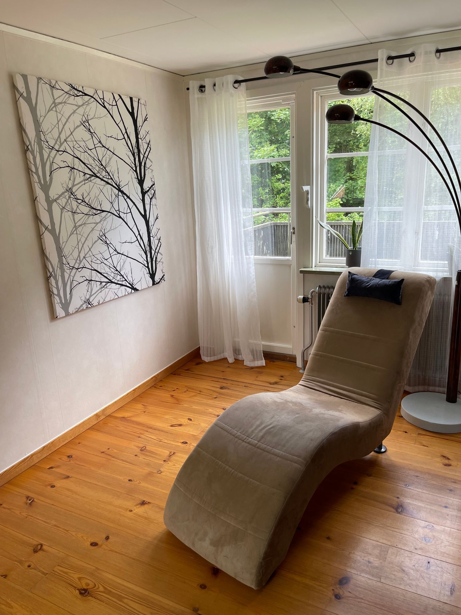 Hus på lantgård nära sjö, skog och staden Växjö – bild 18 av 24