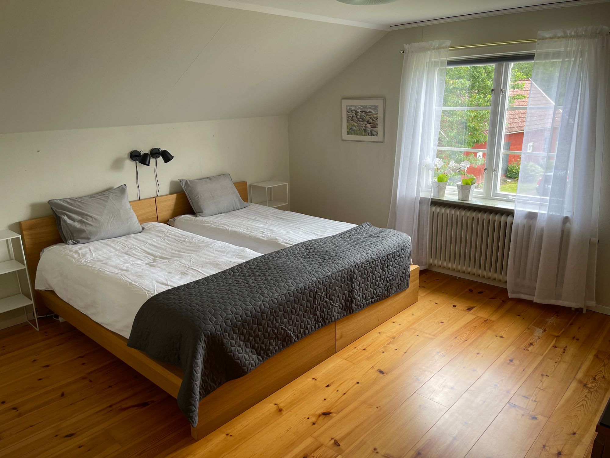 Hus på lantgård nära sjö, skog och staden Växjö – bild 21 av 24