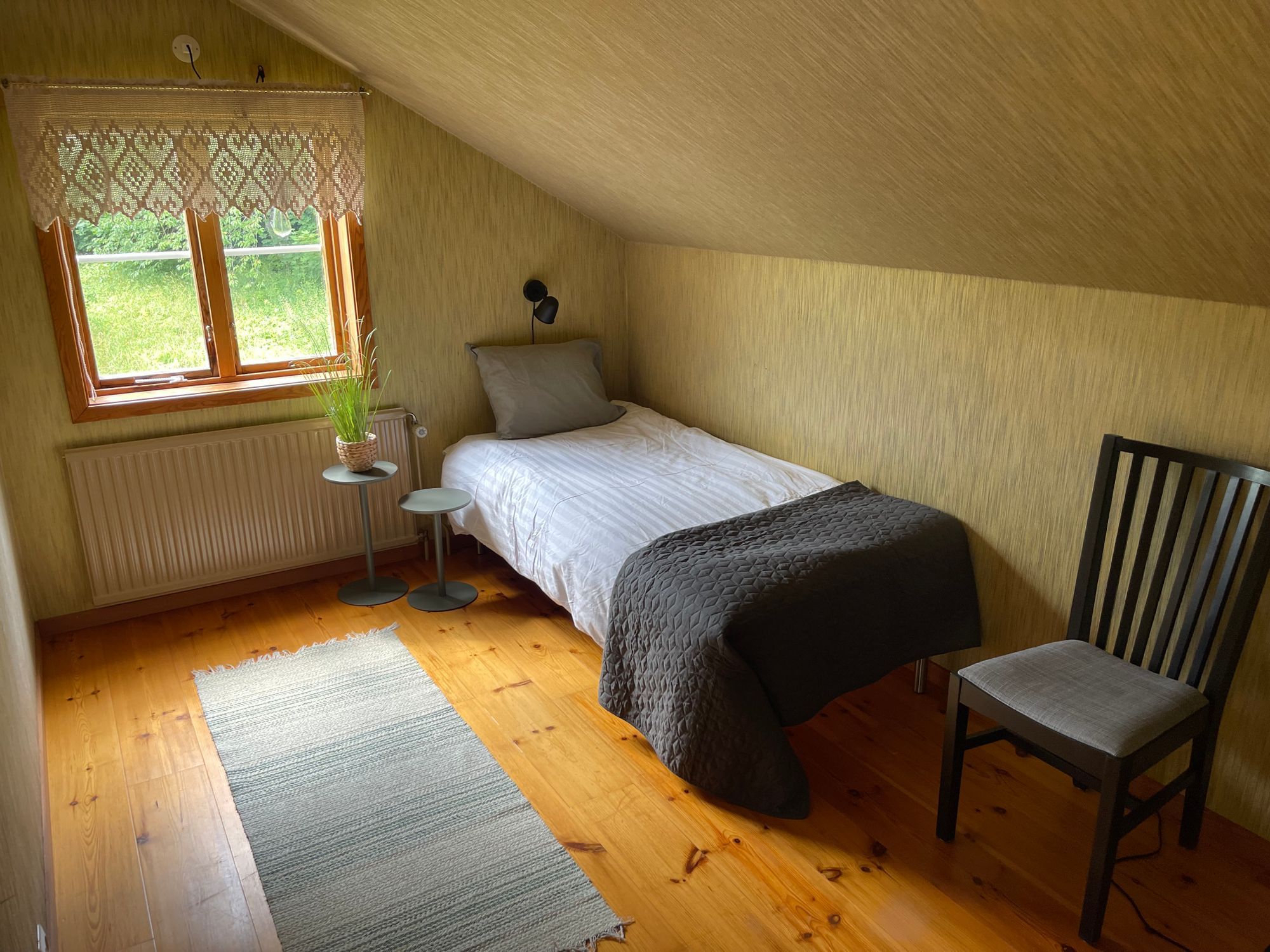 Hus på lantgård nära sjö, skog och staden Växjö – bild 23 av 24