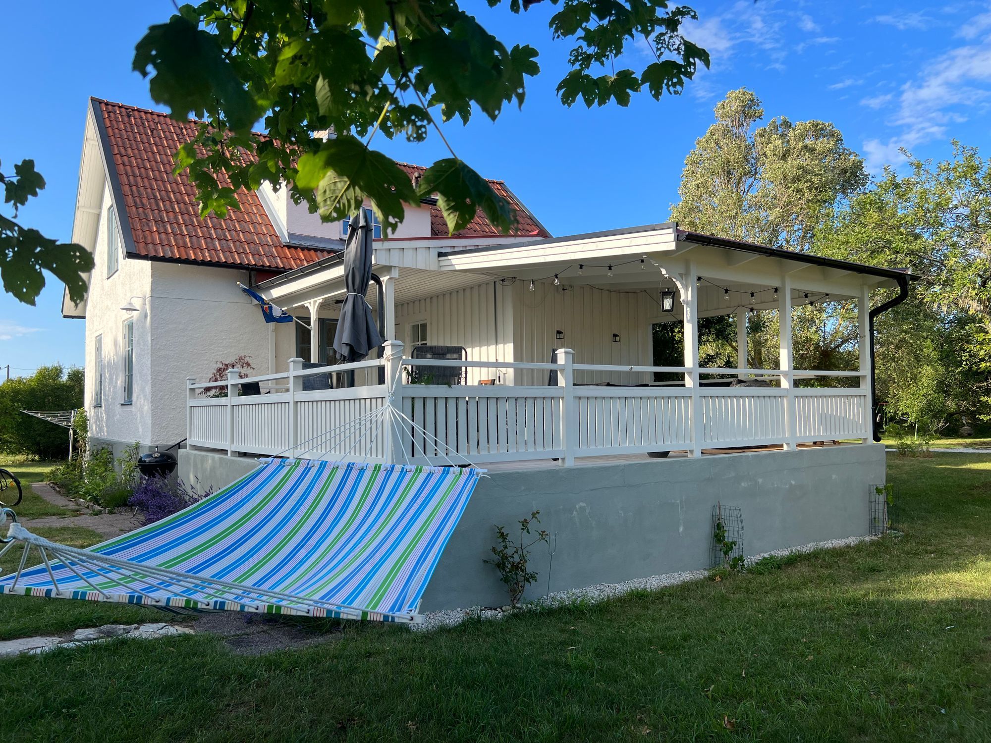 Nyrenoverat kalkstenshus i Lummelunda – bild 3 av 24