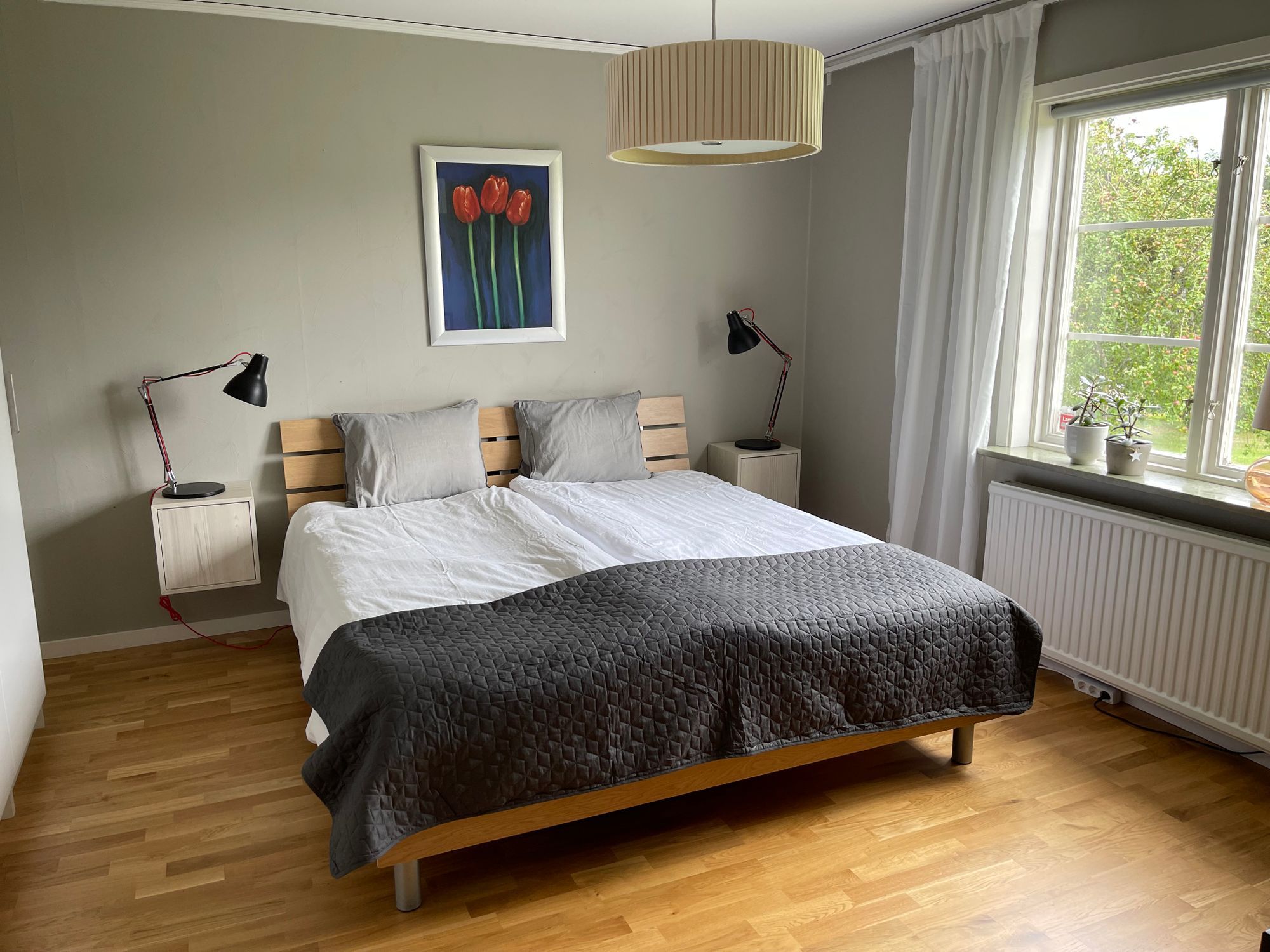 Hus på lantgård nära sjö, skog och staden Växjö – bild 11 av 24