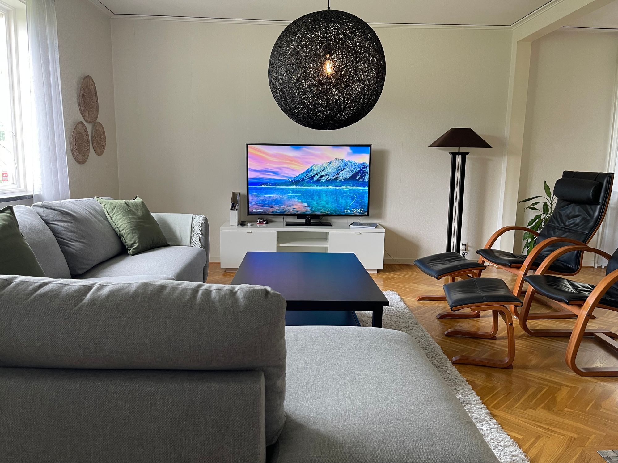 Hus på lantgård nära sjö, skog och staden Växjö – bild 12 av 24