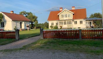 Charmig lantlig stuga med air condition.