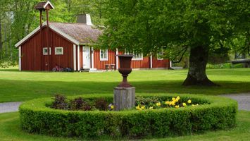Härligt hus i herrgårdsmiljö precis vid vattnet!
