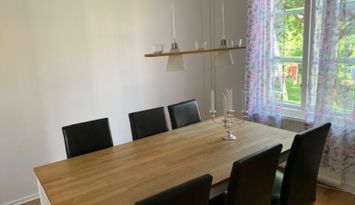 Parhus med stor trädgård 10 km norr om Visby