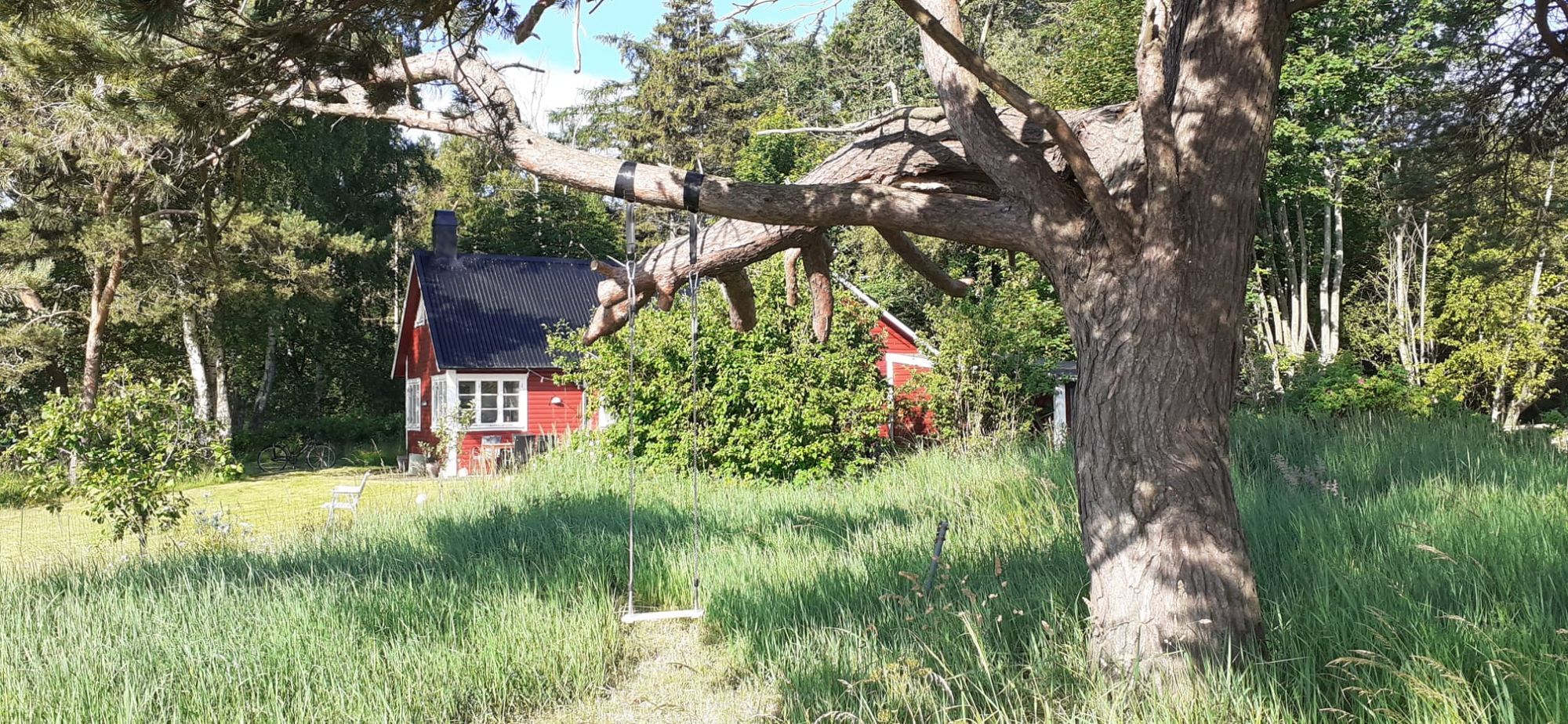 Stuga alldeles vid havet – bild 2 av 17