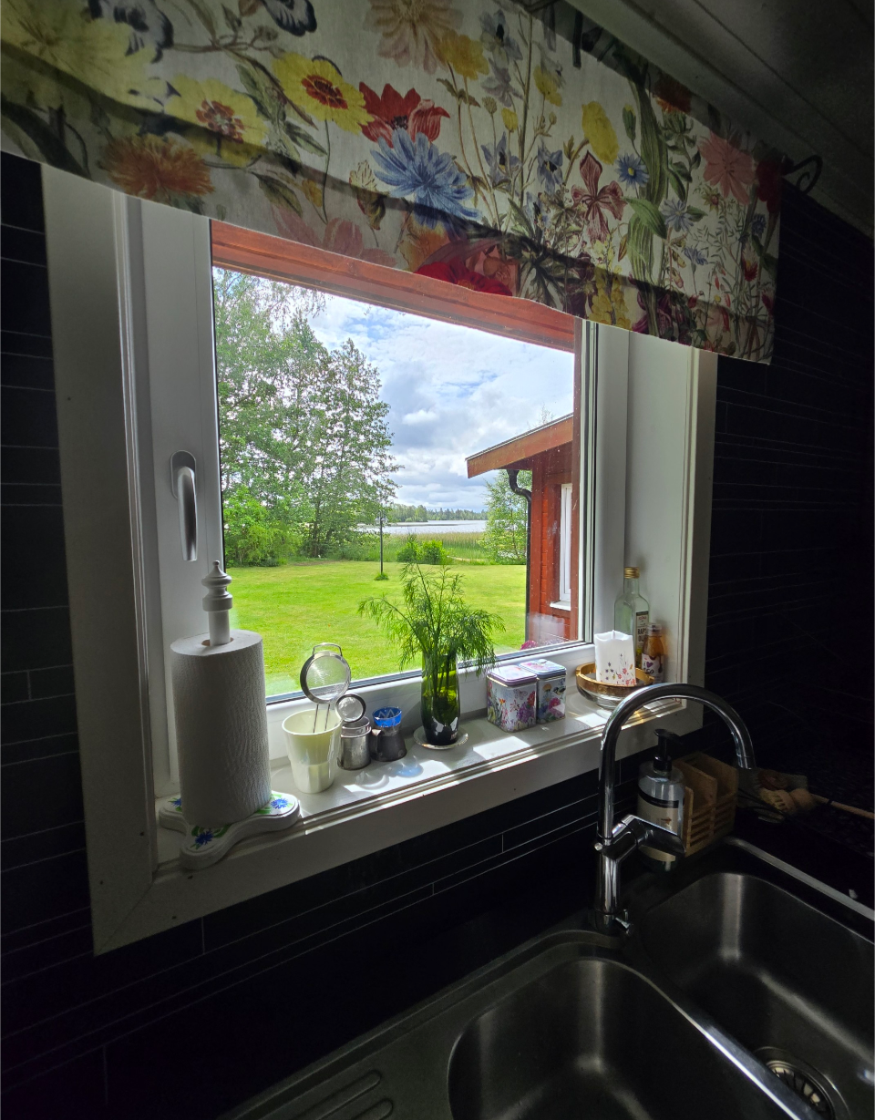 Mysig sommarstuga med sjötomt – bild 9 av 24