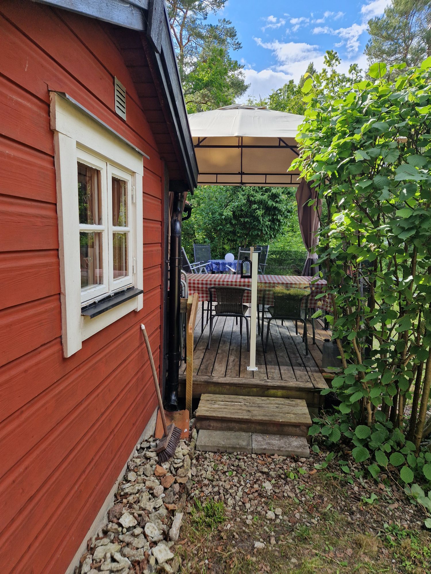 Två småstugor med havsutsikt nära Byxelkrok. – bild 5 av 24