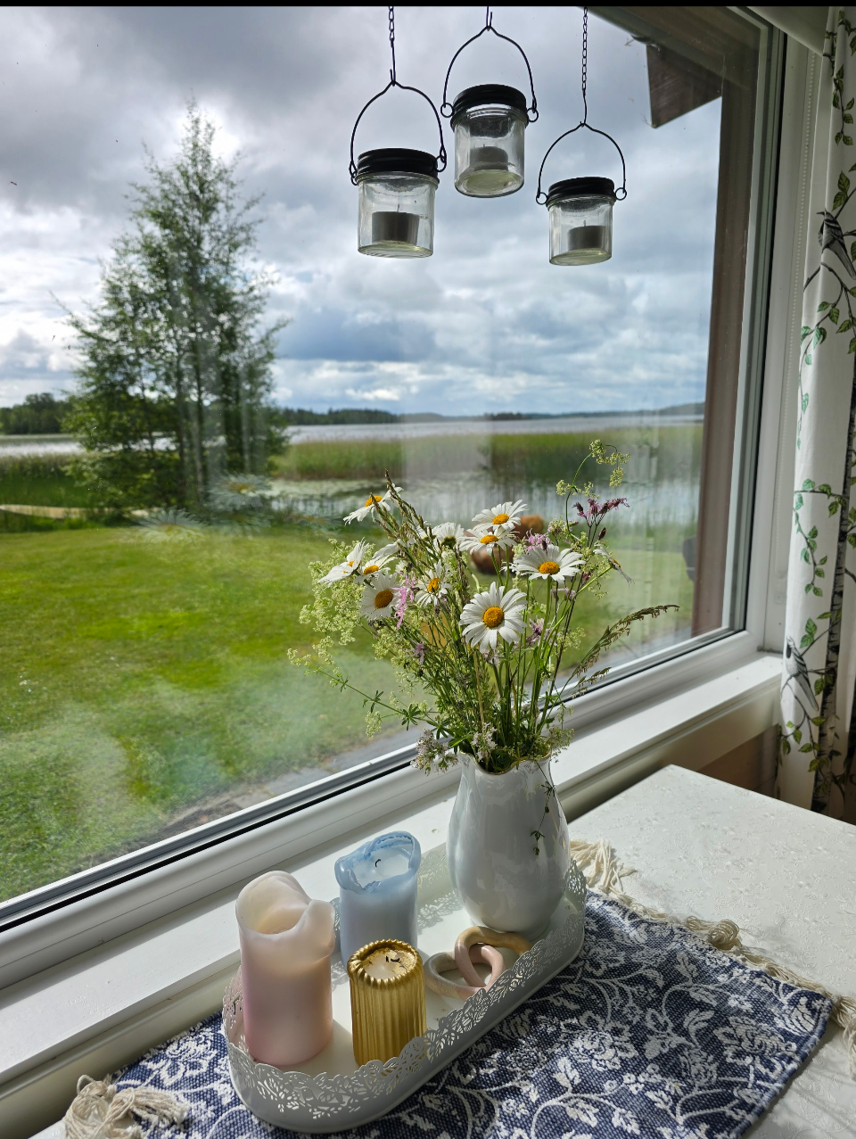 Mysig sommarstuga med sjötomt – bild 13 av 24