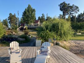 Lillsved Värmdö. Sandstrand, Schwimmingpool