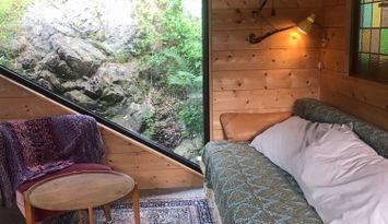 Unik designad stuga när bad och natur