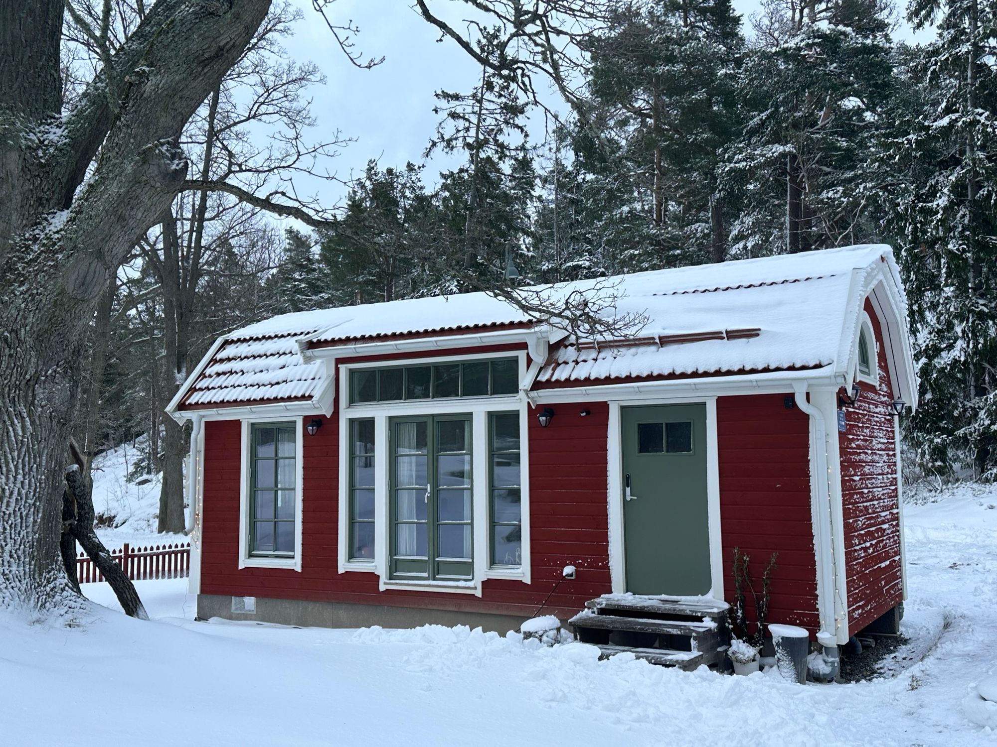 Nybyggt Attefallshus i Stockholms skärgård,Vaxholm – bild 2 av 12
