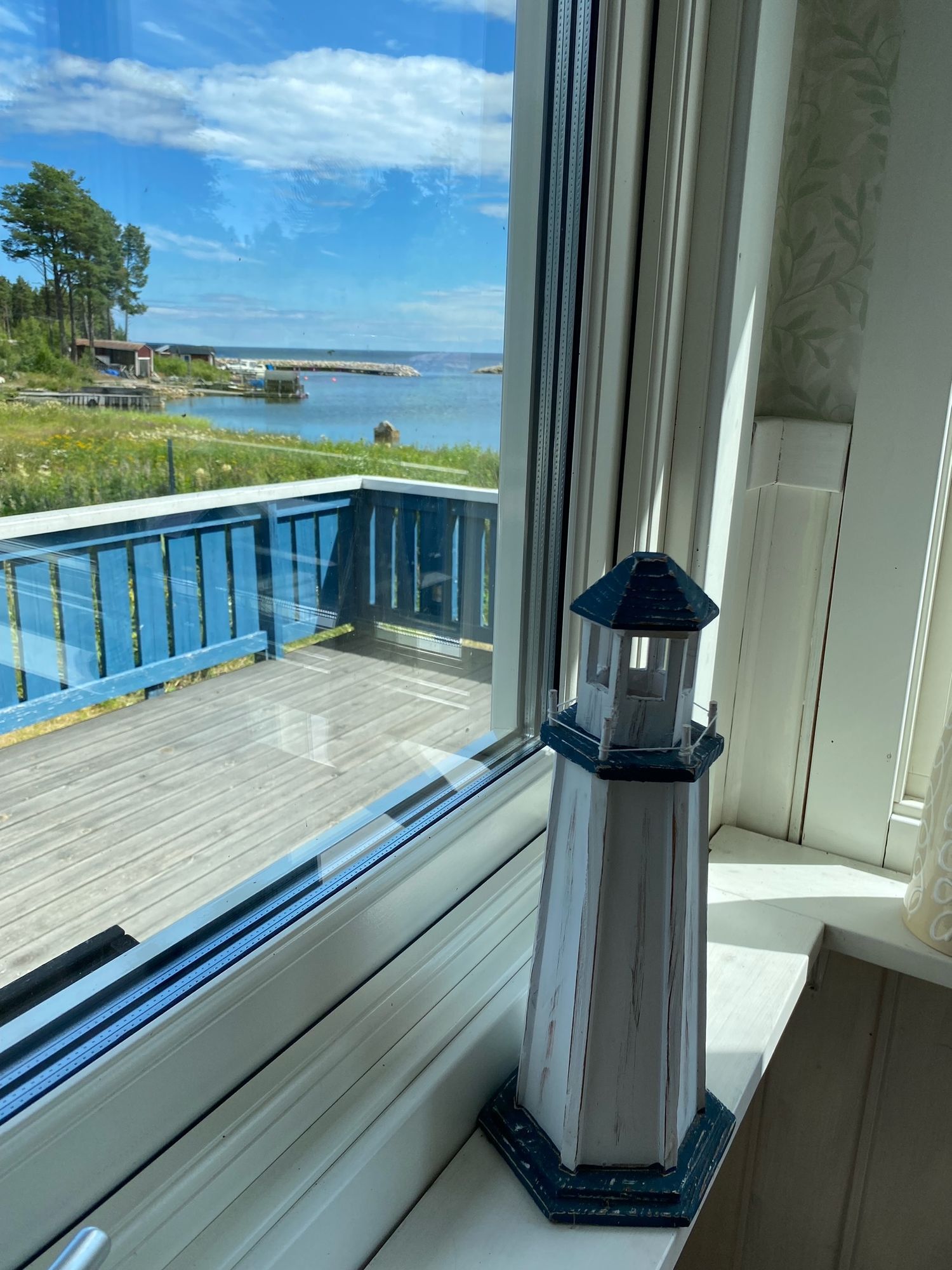 Stuga med fantastiskt läge vid havet i Stocka – bild 11 av 14