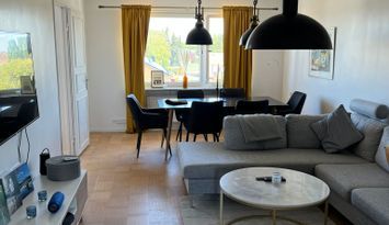 Stor ljus lägenhet i Visby med 5 bäddar