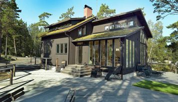 Modern arkitektritad villa vid havet på Väddö!