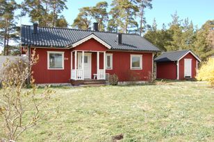 Summerhouse by the ocean in Djupvik