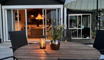 Charmig stuga ett stenkast från Hertastranden