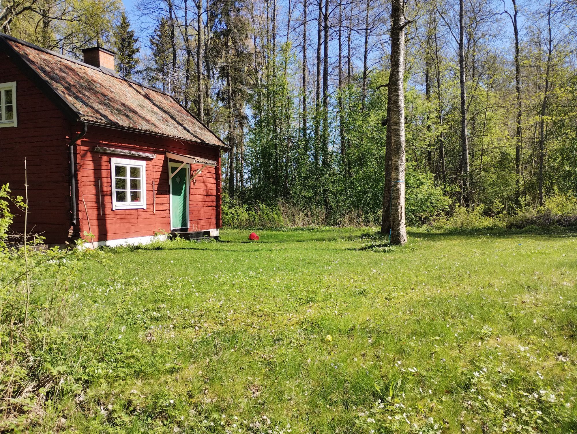 Litet och enkelt torp med utsikt över Granfjärden – bild 2 av 12