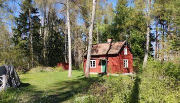 Litet och enkelt torp med utsikt över Granfjärden