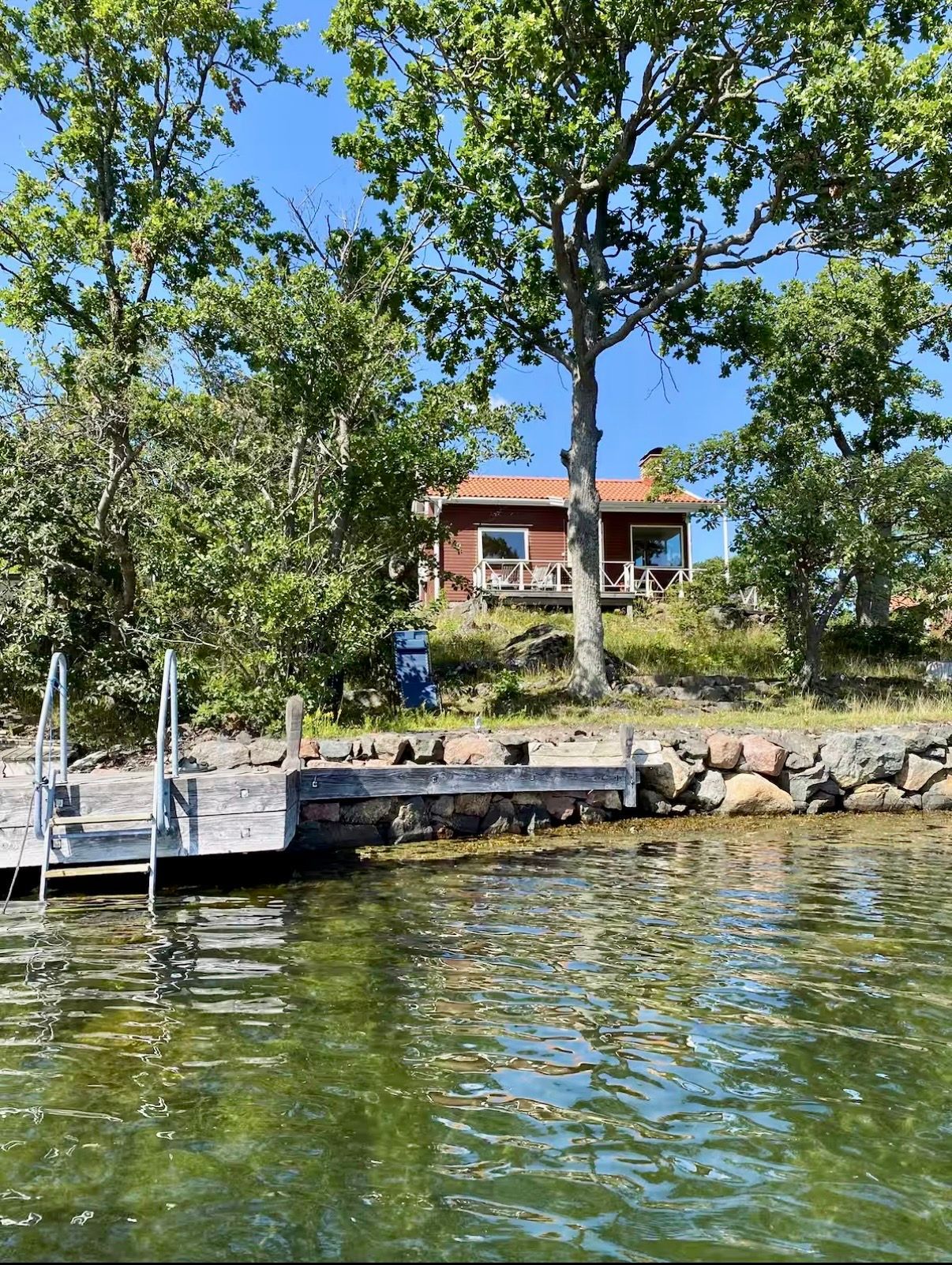 Mysig stuga vid havet med egen badbrygga