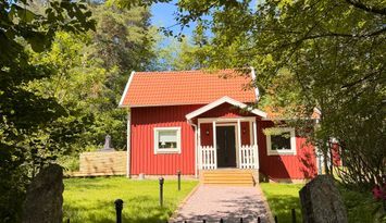 Nyrenoverad stuga med närhet till sjö & natur