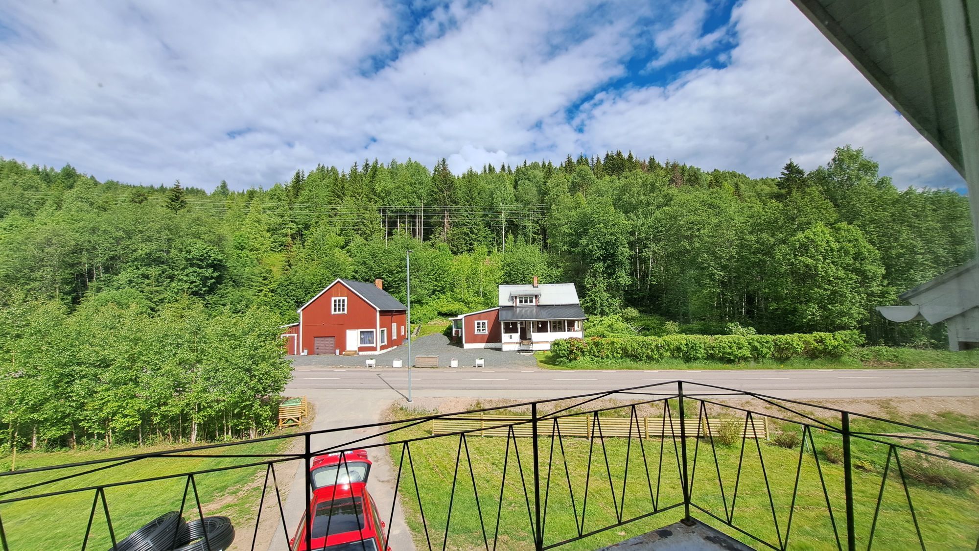 Trevligt hus med naturnära läge mellan älv och ber – bild 21 av 24