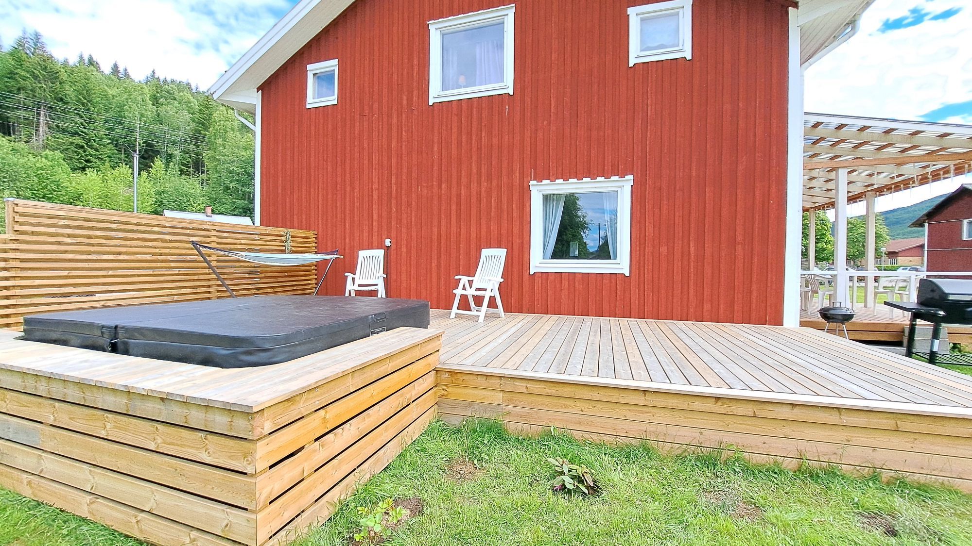 Trevligt hus med naturnära läge mellan älv och ber – bild 19 av 24