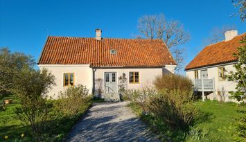 Charmigt Gotlandshus i vacker miljö