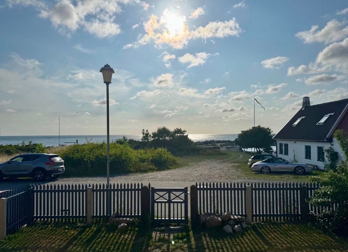 Gula villan på stranden - Brantevik, Österlen