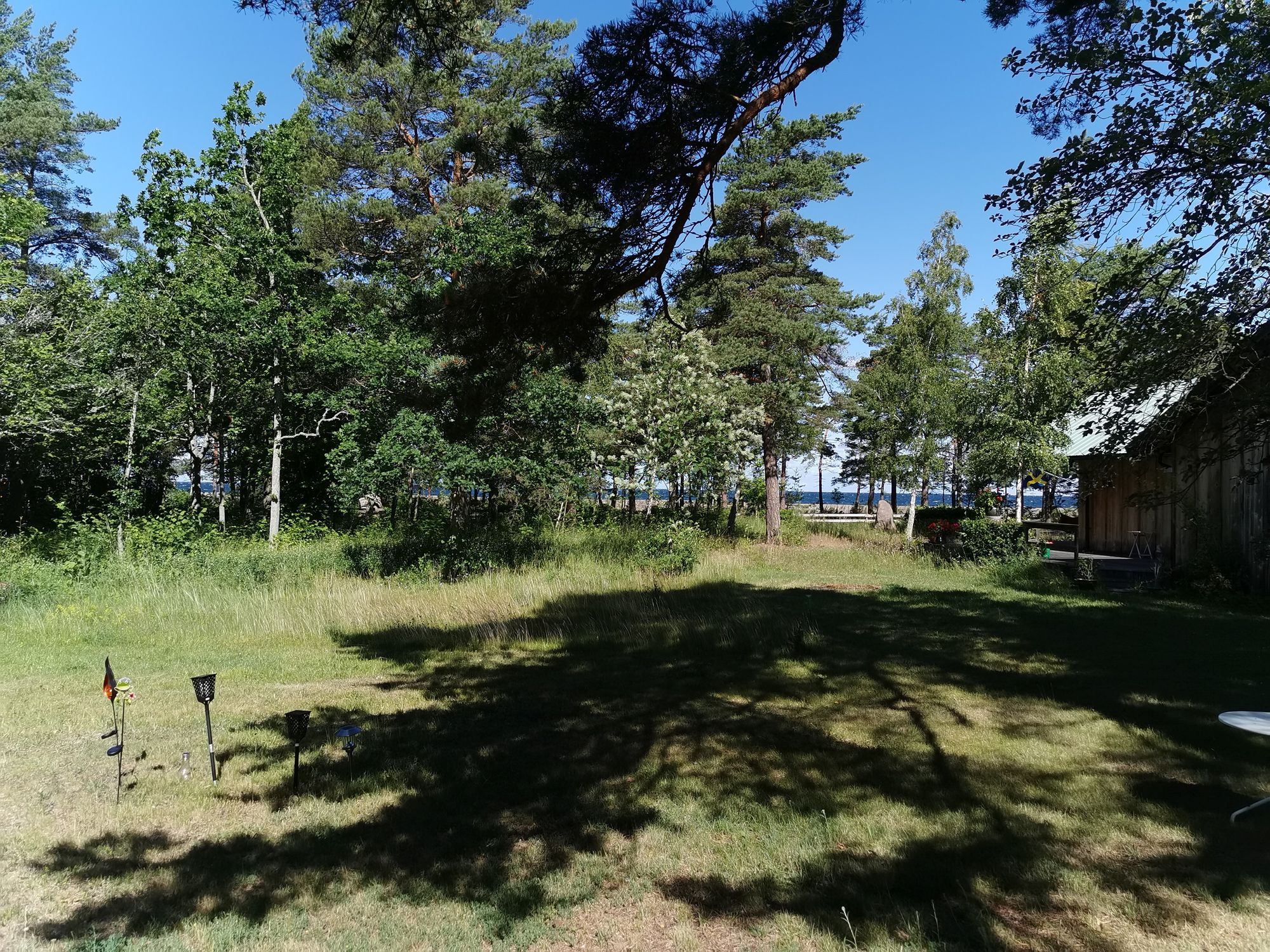 Två småstugor med havsutsikt nära Byxelkrok. – bild 19 av 24
