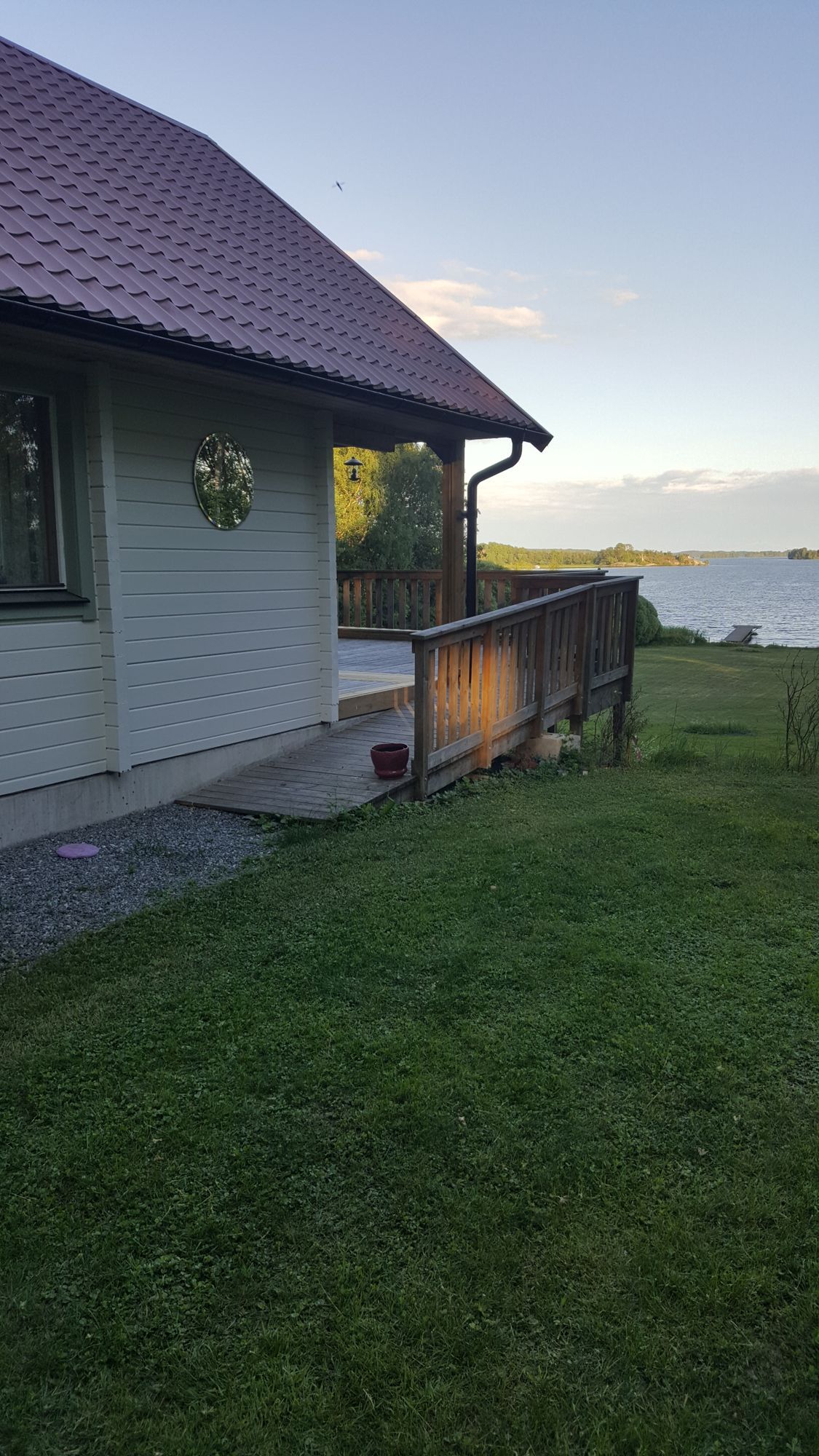 Hus på stor strandtomt vid sjön Mälaren – bild 17 av 24