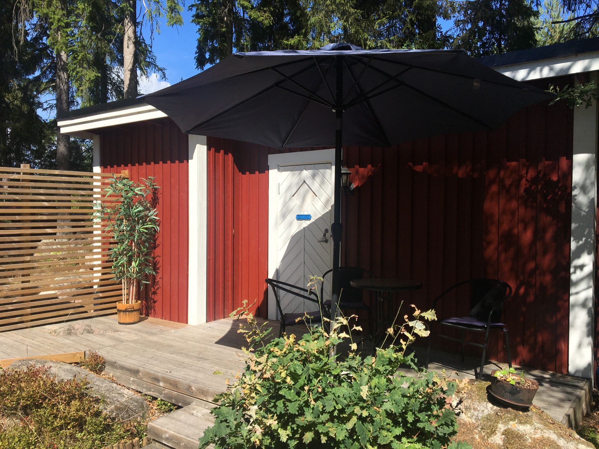 Mysig stuga med havsglimt (båt finns) – bild 10 av 13